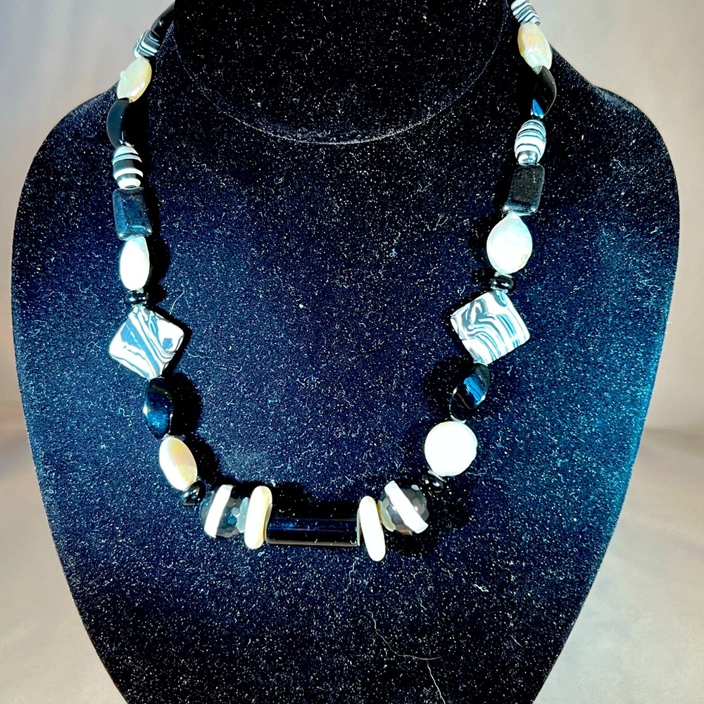 Black Onyx w/ Freshwater Cultured coin pearls & Various beads Handmade NWOT 19”